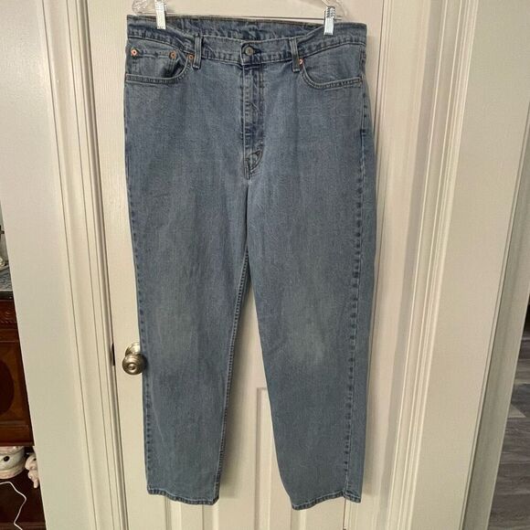 Levi’s 550 Relaxed Fit Jeans W40 L32 Light Wash Distressed Hem - Picture 1 of 10